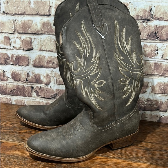 Shoes - Silver Canyon women’s western boots 8.5